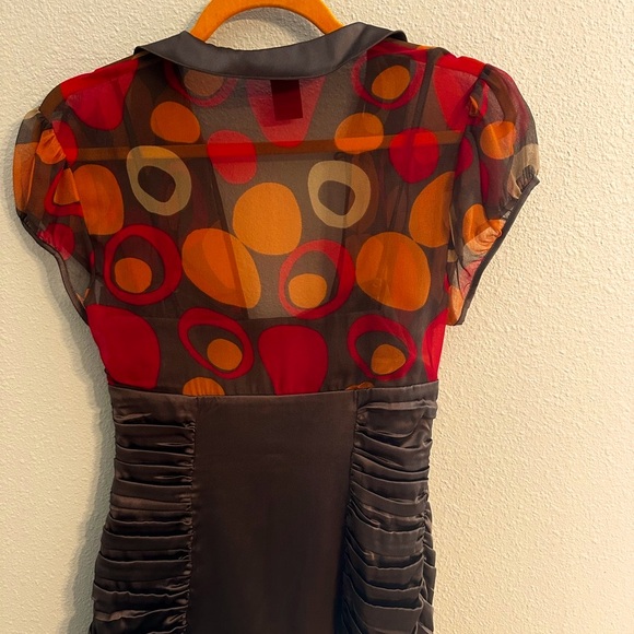 Arden B Silk Blouse in multi colored circle design. Ruffled sleeves size Small. - Picture 3 of 4